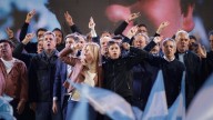 Mientras Kicillof muestra un falso perfil de político moderado, el Gobierno sigue sin reacción: no sabe dónde buscar los votos perdidos