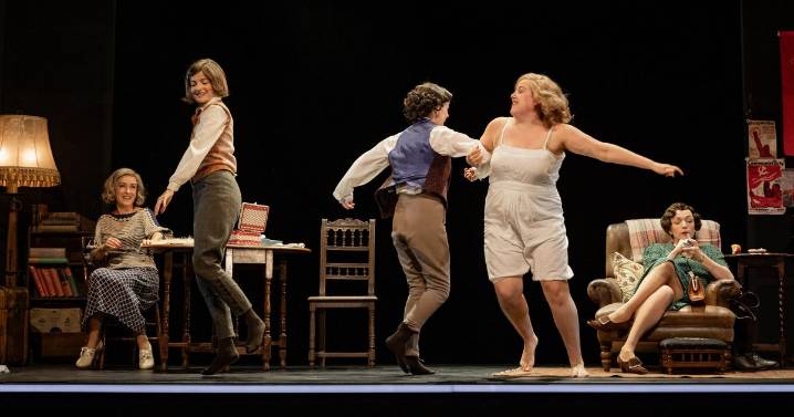 Fast paced play about complex family is compelling and at times uncomfortable