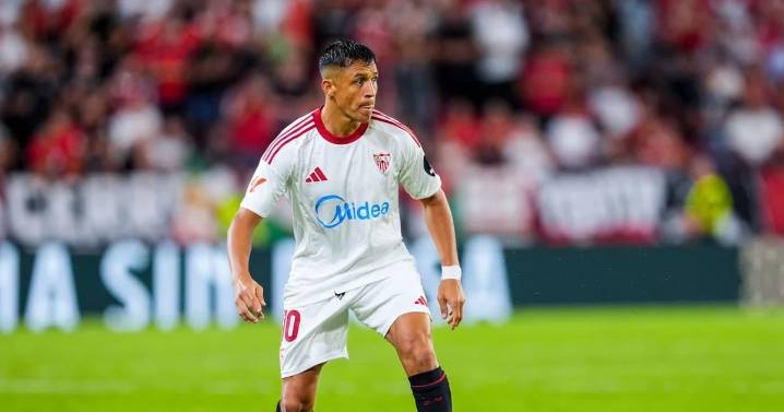 Sevilla de Sánchez y Suazo no puede ante Villarreal y pierde como local en un partido increíble