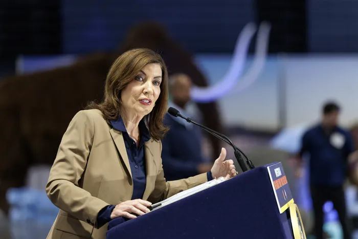 Hochul to let pharmacists prescribe COVID vaccines amid federal policy shift