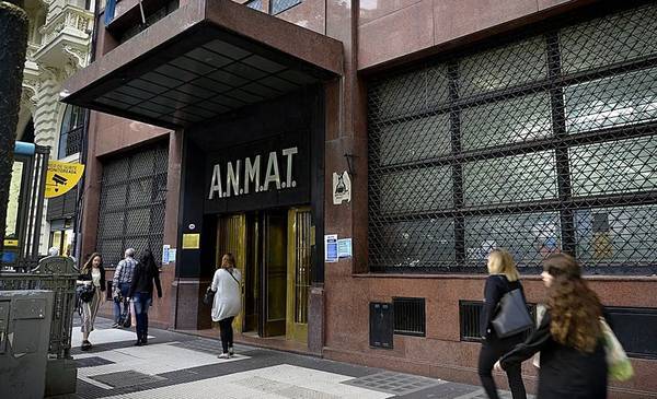 Funcionarios en la mira: allanan la ANMAT por la causa fentanilo