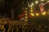 Bunbury se ofrece ante su Zaragoza con una combustión de emoción y Rock and Roll que reafirma su eternidad