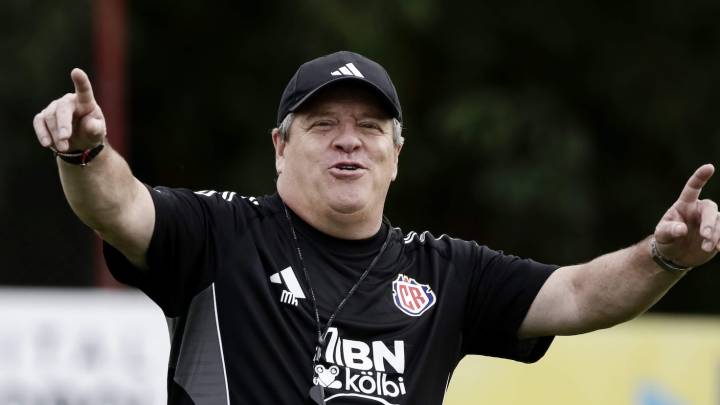 Miguel Herrera no aprende y encara a periodista