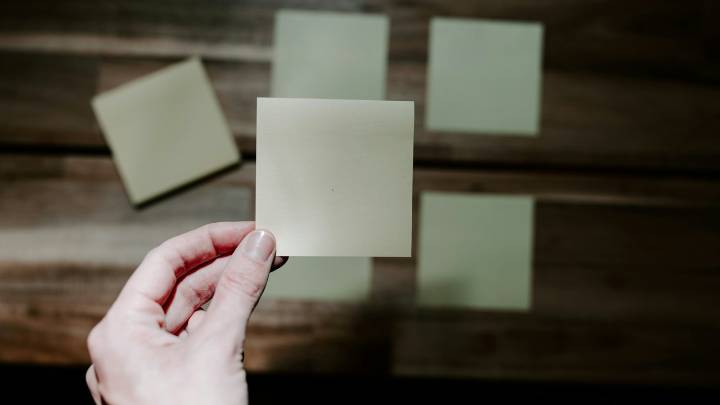 La verdadera razón por la que a veces olvidas a qué ibas a una habitación, según la psicología