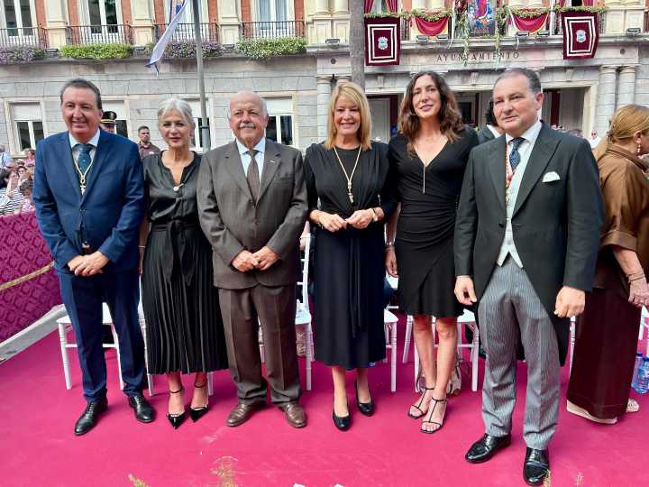 Patricia del Pozo y Loles López destacan en la Magna Mariana de Huelva el "papel relevante" de las hermandades en la sociedad onubense y andaluza