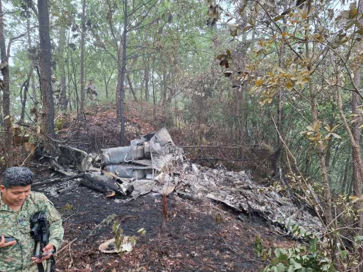 Hallan sin vida a tripulantes de helicóptero de la CFE en Jalisco