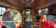 Hombre fue grabado consumiendo drogas en TransMilenio ante la mirada de varios usuarios