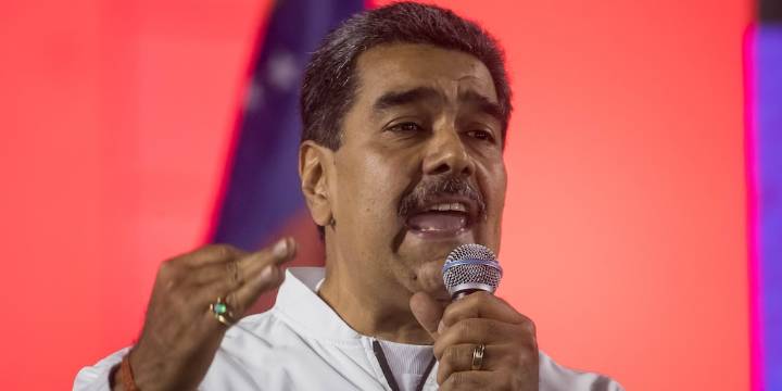 En medio de la presión militar de EEUU, el dictador Nicolás Maduro decretó el inicio anticipado de la Navidad en Venezuela