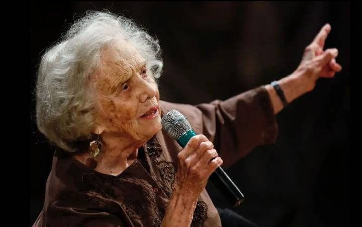 Buscan mantener proyectos de conservación del archivo de Elena Poniatowska