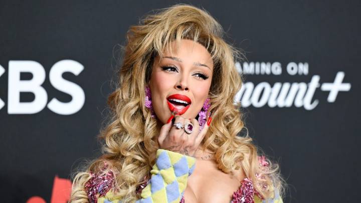 Doja Cat Releases 1980s-Inspired 'Vie' Merch Capsule Collection