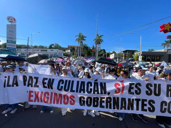 Miles de personas participan en la “Marcha por la Paz” en Culiacán, Sinaloa