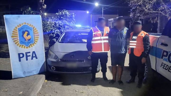Intentó pagar con billetes falsos, arrastró a un playero 200 metros arriba del capot y fue detenido