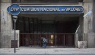 El Gobierno de Milei bloqueó la compra de dólares con cartera propia de brokers