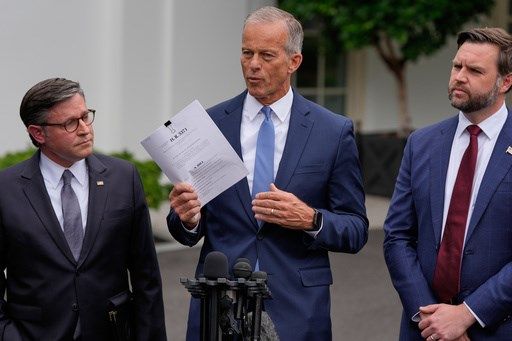 Congressional leaders leave White House meeting without deal to avoid government shutdown