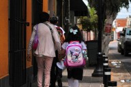 Miles de estudiantes regresan a las aulas y abarrotan el transporte público en León