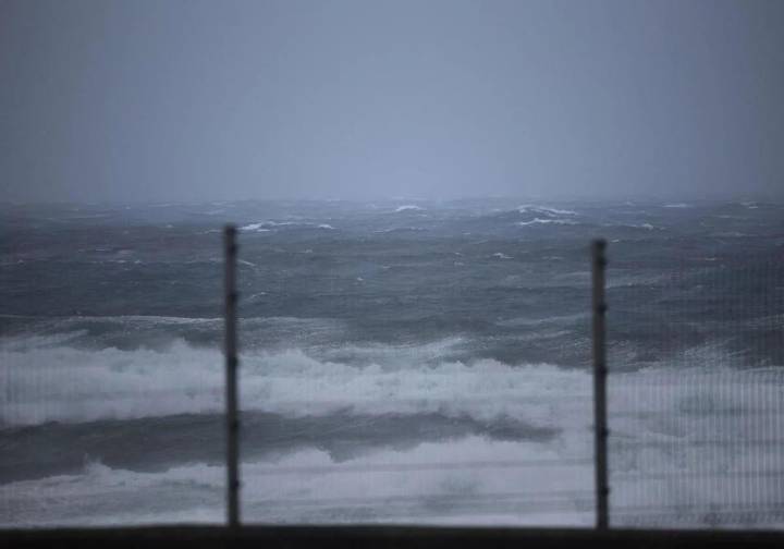 Aemet activa el aviso rojo en Valencia y Castellón y alerta de posibles «inundaciones»