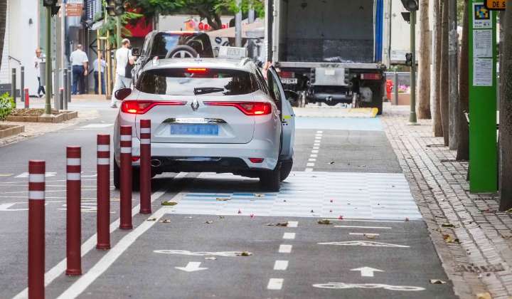 Piden zonas de descarga en Santa Cruz para repartos a domicilio