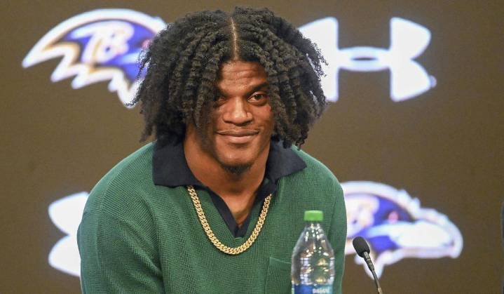 Louisville Sophomore Now Rubbing Shoulders With Alum Lamar Jackson After Joe Montana’s Harsh Snub Louisville's sophomore weapon has registered his name among the likes of Lamar Jackson, as he earns pr