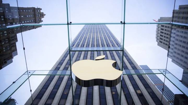 Apple reportedly mandating robot manufacturing ahead of iPhone 17 launch
