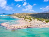 Fueron a una boda en Grecia, se quedaron dormidos y cuando despertaron su bebé estaba muerto