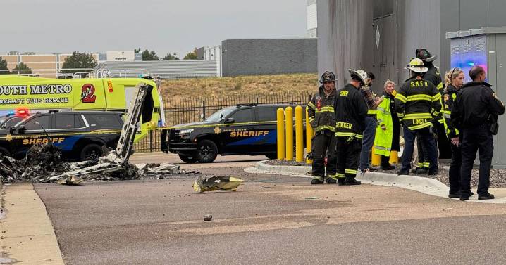 2 people die in small plane crash near suburban Denver airport