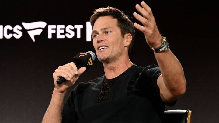 NFL says Tom Brady didn't violate rules in Raiders booth