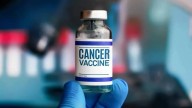 Anuncian que la vacuna rusa contra el cáncer está lista para su uso clínico