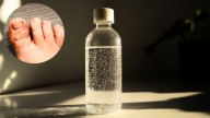 Cómo usar agua oxigenada para decirle adiós a los hongos y al mal olor en los pies