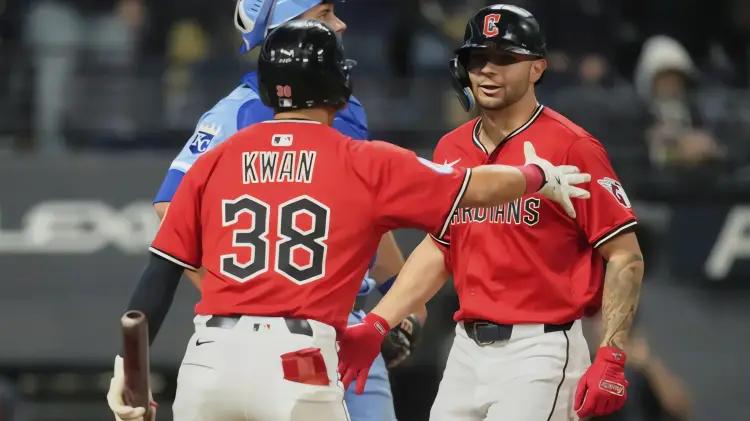 Jonrón de Kayfus define triunfo de Guardianes sobre Reales en emocionante duelo
