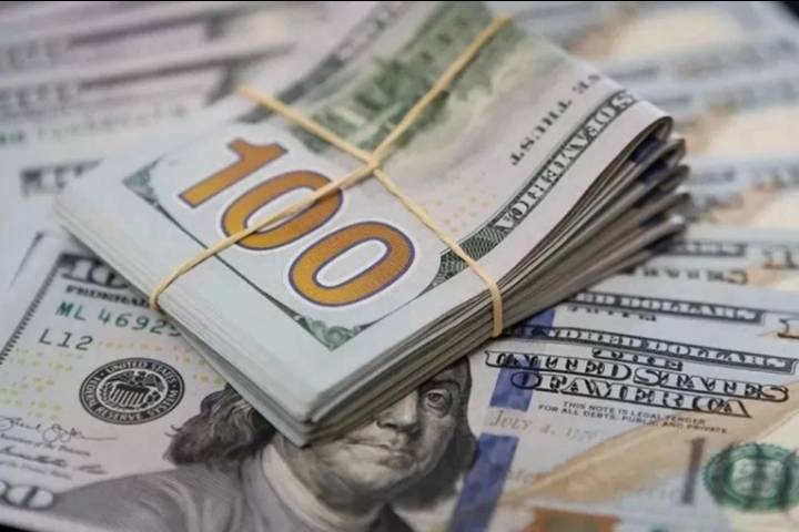 El dólar oficial anotó otra suba y cerró a $1.475 en el inicio de la semana