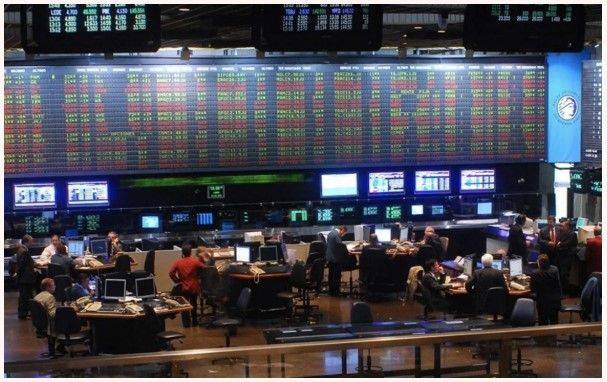 El Gobierno habría vendido US$500 millones para frenar al dólar y el riesgo país volvió a dispararse