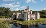 The Catapult Actually Works at This Texas Castle, but Don’t Let That Scare You Away