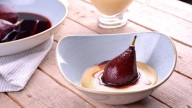 Peras al vino tinto: convertí un postre simple en un final de restaurante, con receta detallada y truco de cocción