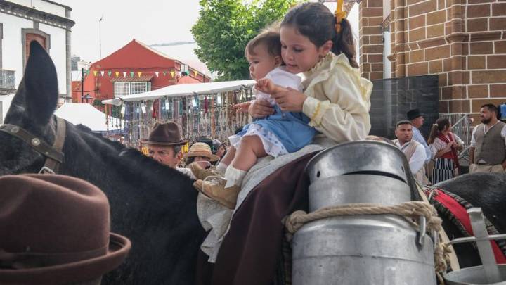 Ganaderos, herreños y verseadores en la Romería del Pino 2025