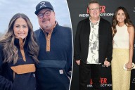 'Modern Family' star Eric Stonestreet marries girlfriend Lindsay Schweitzer