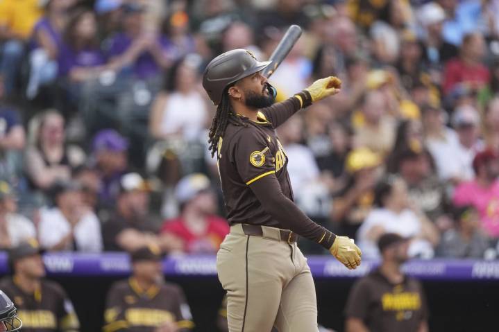 Padres strike early, hang on late to beat Rockies, snap 5
