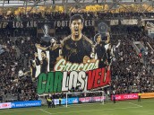 Carlos Vela recibe emotivo homenaje de LAFC por su legado en la MLS