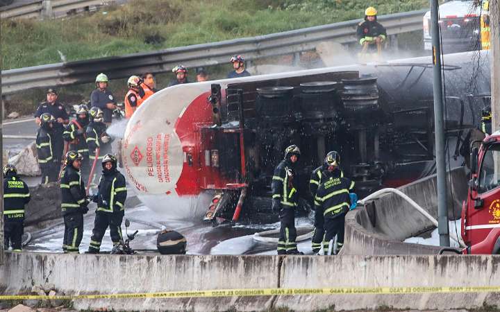 Aumentan a 30 los muertos por explosión de pipa en Iztapalapa