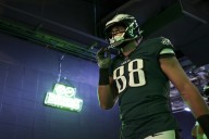 Eagles Star Still Not Practicing With Knee Injury