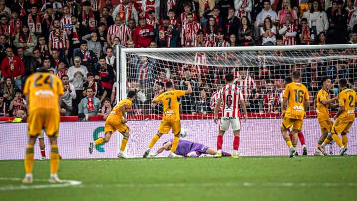 Remontada heroica del Albacete en El Molinón ante un Sporting que ganaba 3