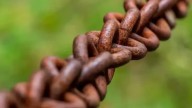 Ataque en Nigeria: bandas armadas asesinan a un hombre y secuestran a 18 mujeres y niños