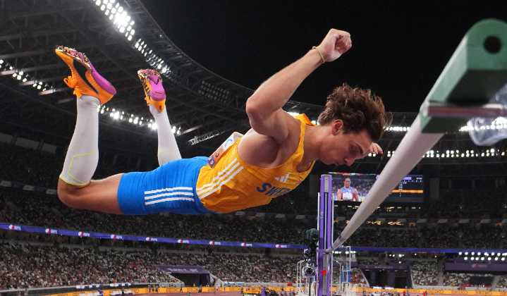 ¡Es de otro planeta! Armand Duplantis gana el oro y rompe récord mundial en salto con garrocha