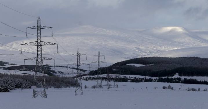 Campaigners call for public inquiry over pylon consultation deadline