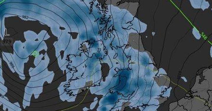 UK weather: 680-mile wall of rain to batter Britain as maps turn horror blue