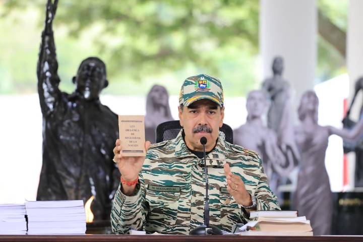 Maduro: “Respeto a Trump, lo invito a dialogar. Ojalá recapacite”