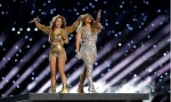 Shakira y Jennifer López celebran la elección de Bad Bunny para el Super Bowl 2026