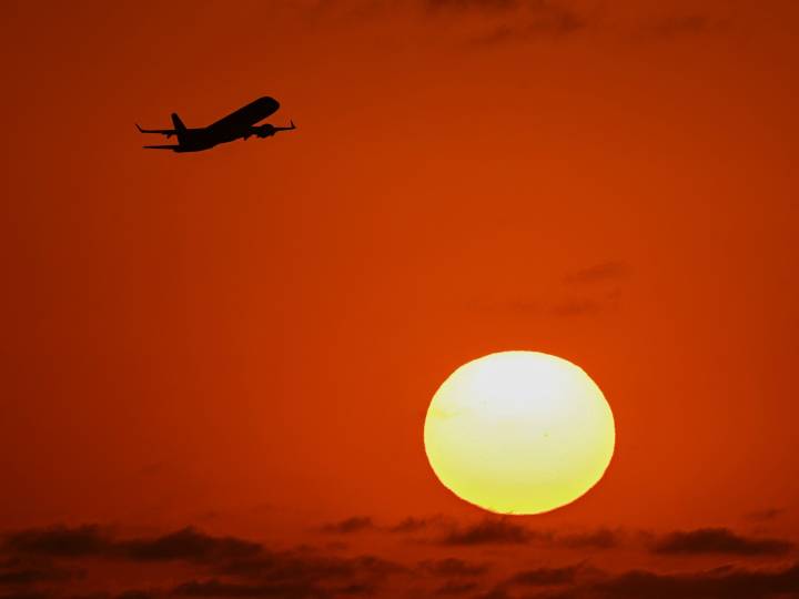 Una aerolínea suspenderá temporalmente a 1.800 auxiliares de vuelo en medio de una segunda quiebra