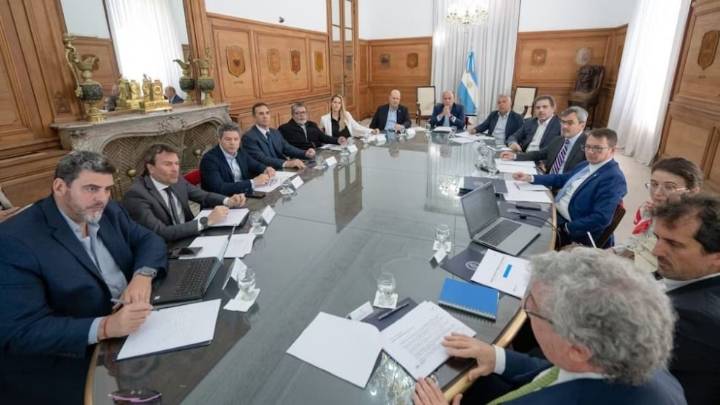 Gobierno reunió al Consejo de Mayo para debatir la reforma tributaria