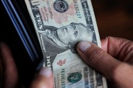 Caputo enturbió el mensaje y el dólar ya vale $ 1.400 para los minoristas