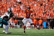 Bengals QB Joe Burrow leaves game with left toe injury during 2nd quarter against Jaguars